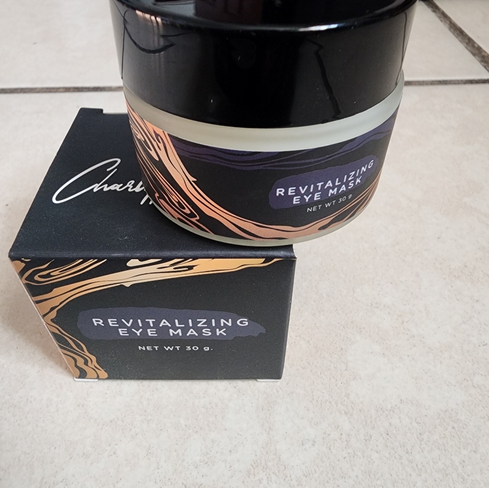 Revitalizing Eye Mask - Black and Gold